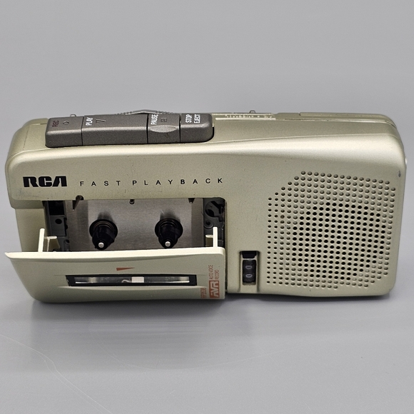 The RCA RP3538 Micro Cassette Recorder - Picture 2 of 6